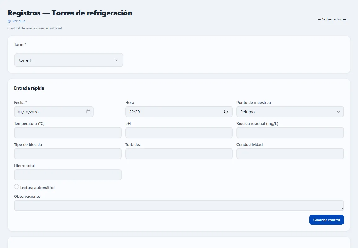 Pantalla Registros de torres de refrigeración de PPCL App Web con la entrada rápida de temperatura, pH, biocida residual, turbidez, conductividad y hierro total por punto de muestreo.